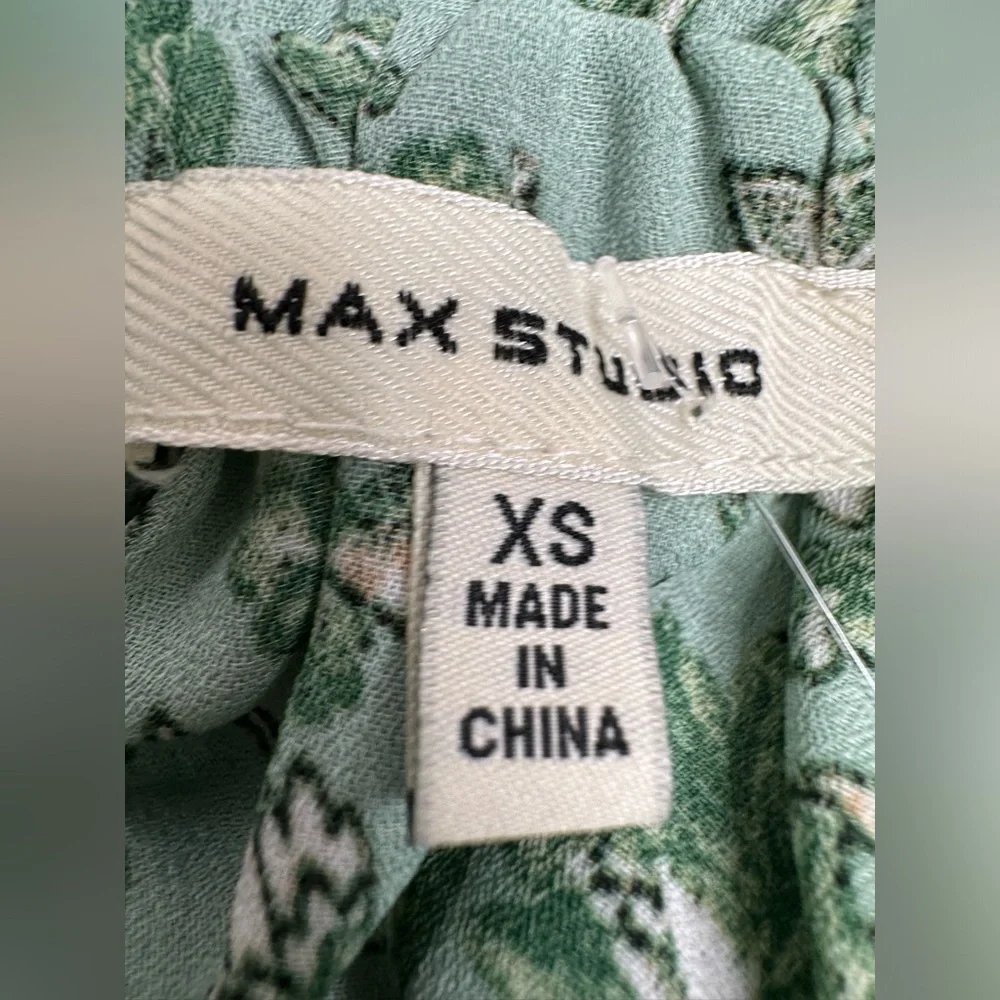 💚 Max Studio Top 💚 - Picture 4 of 4